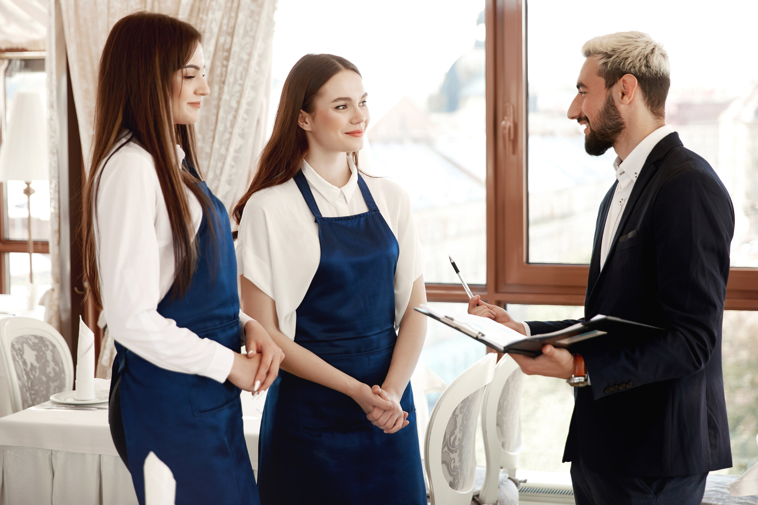 how to handle hotel guest complaints smoothly?
